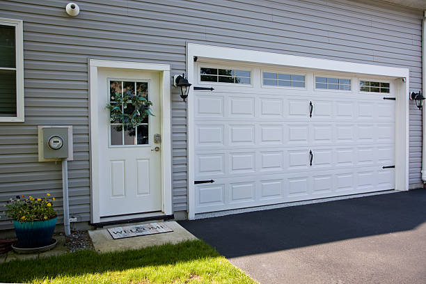 24/7 Emergency Garage Door Panel Replacement experts in Stockton University, NJ
